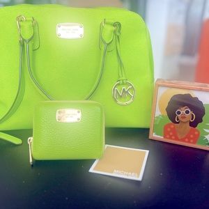 MICHAEL KORS Med-Large Saffiano Leather Handbag w/matching small leather wallet